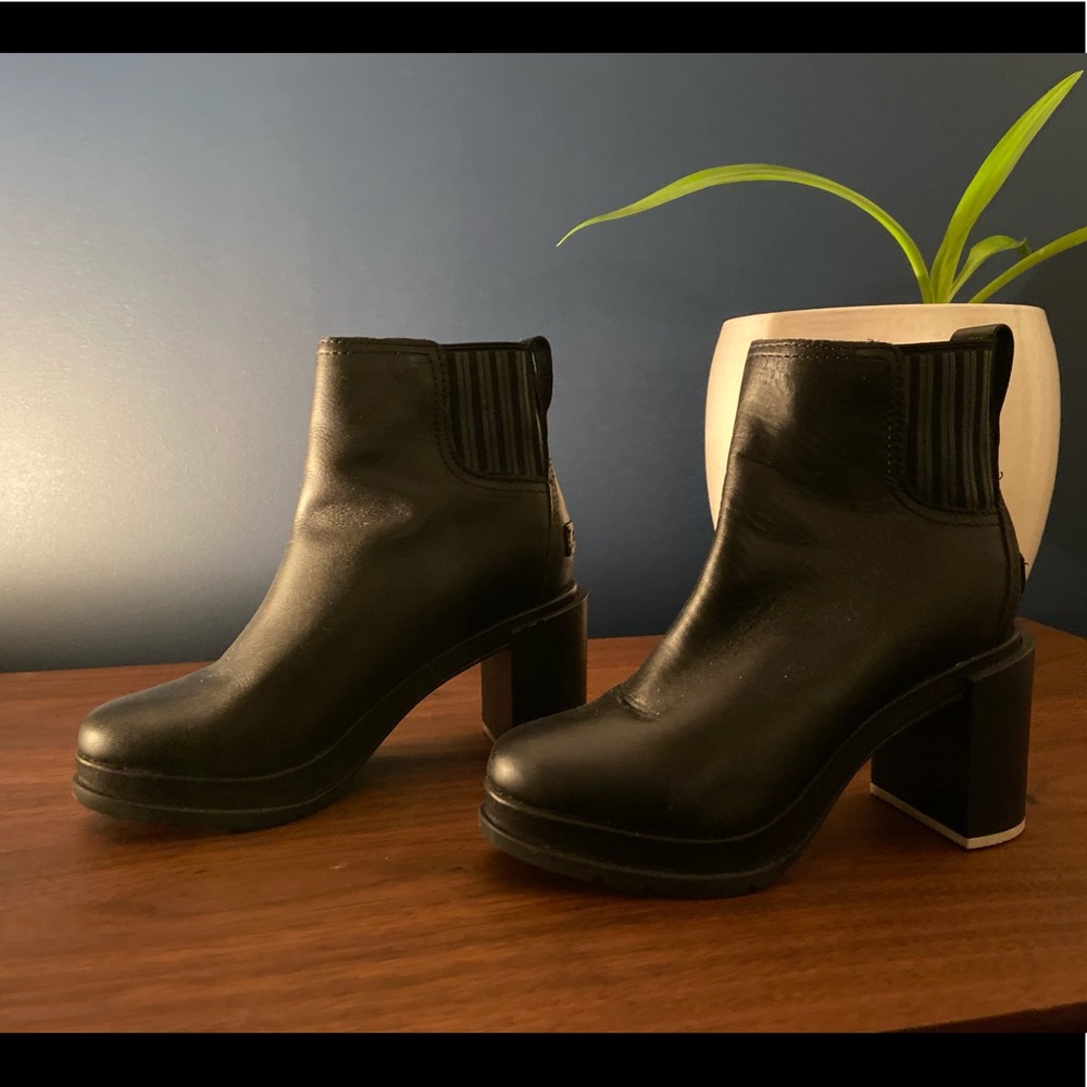 SOREL Margo Leather Chelsea Boots - size 5 - hot!